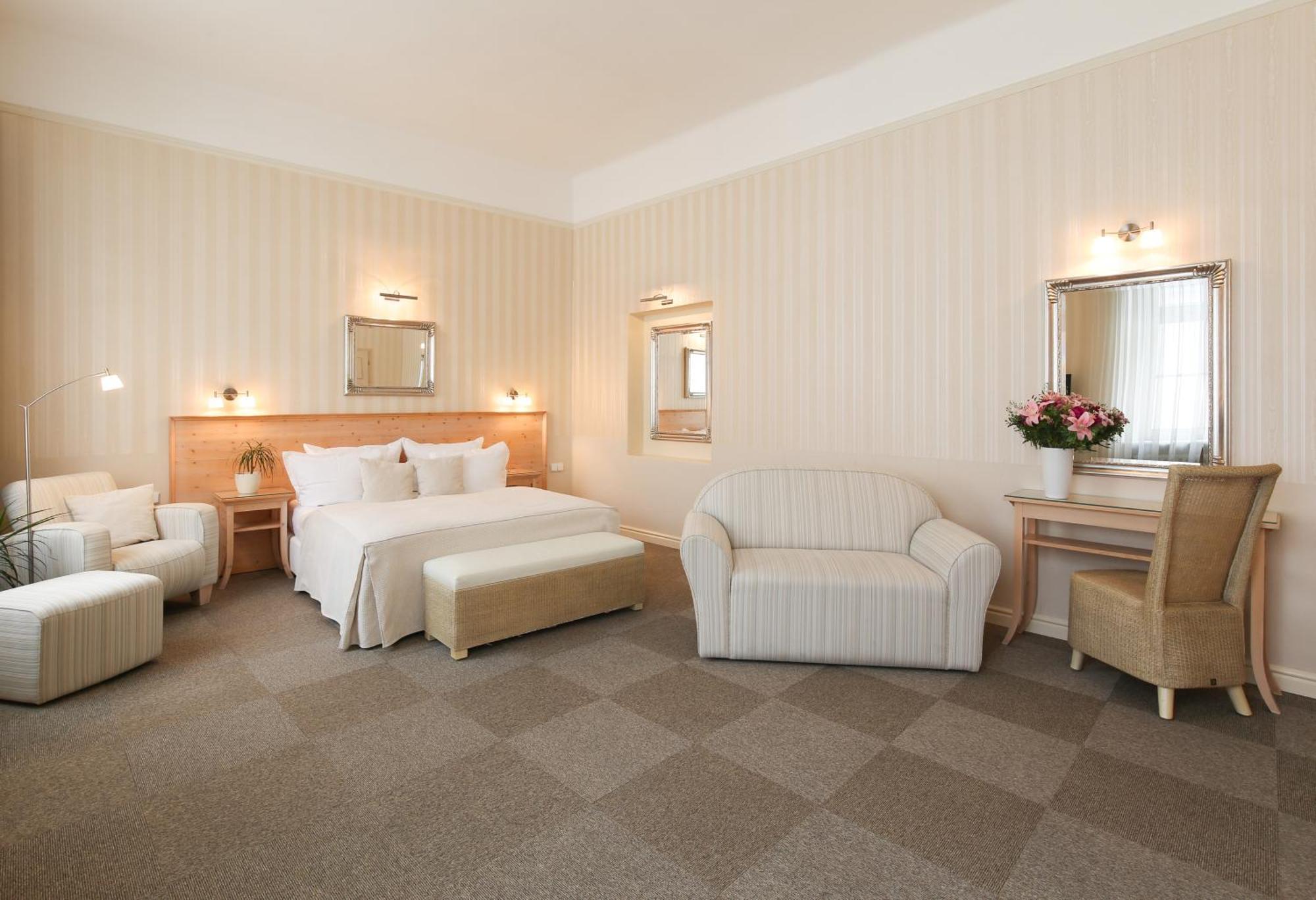 Unitas Hotel Praag Buitenkant foto