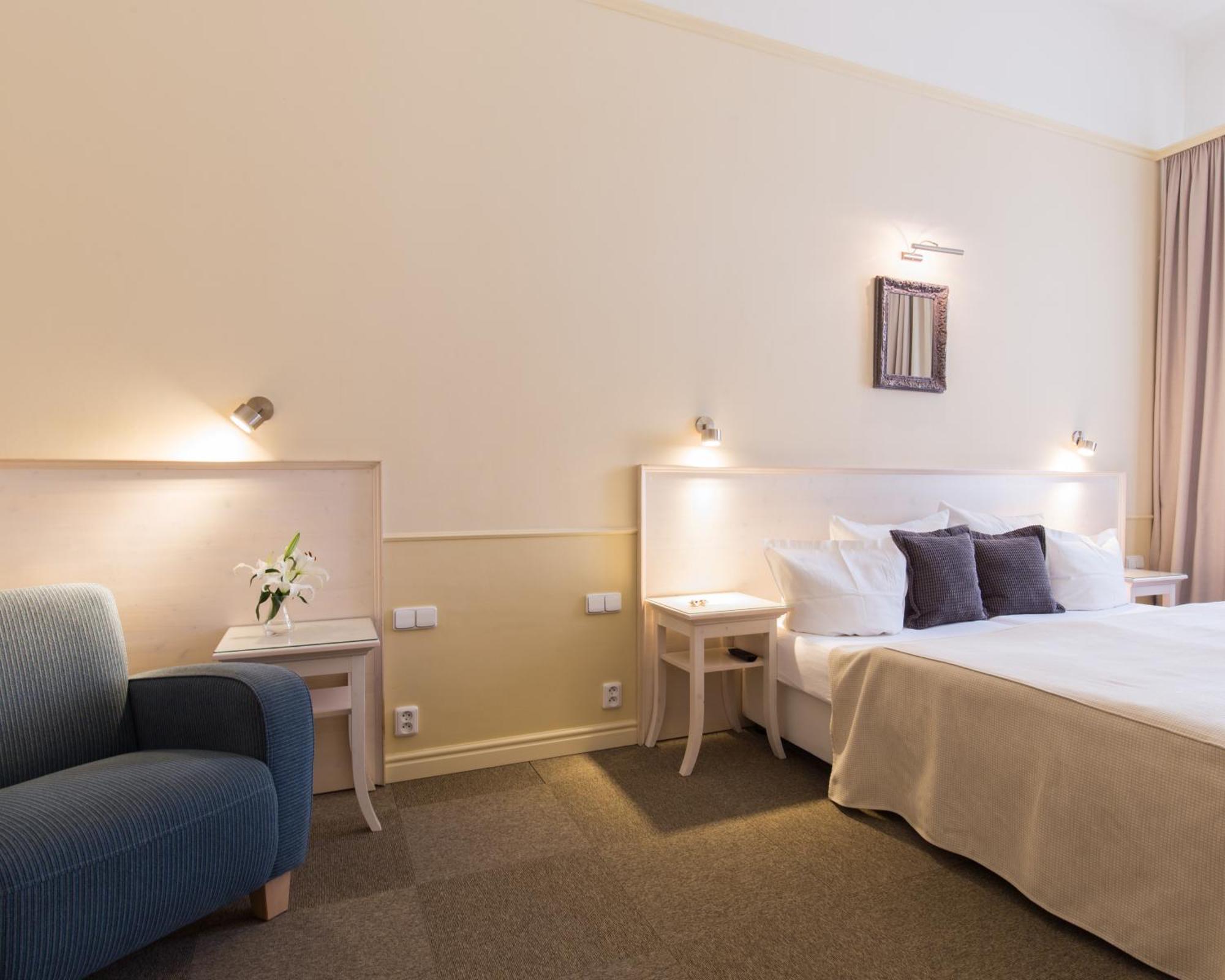 Unitas Hotel Praag Buitenkant foto