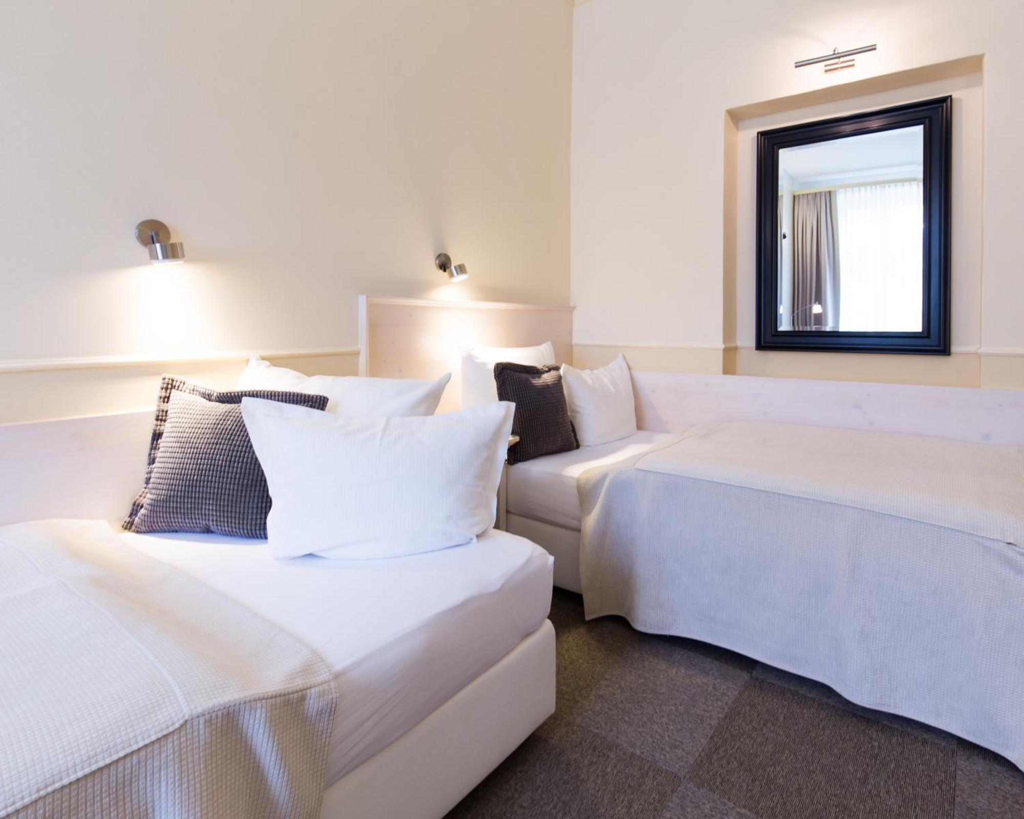 Unitas Hotel Praag Buitenkant foto