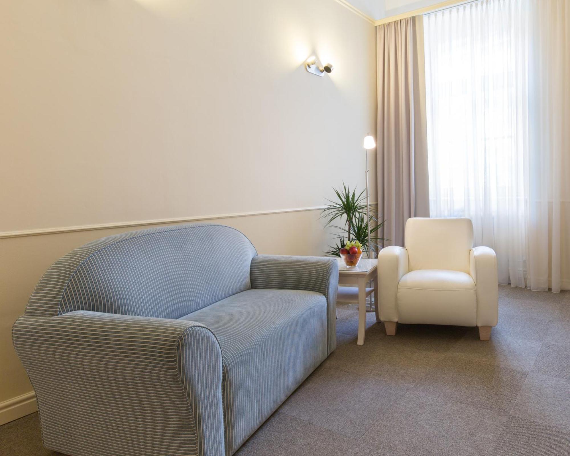 Unitas Hotel Praag Buitenkant foto